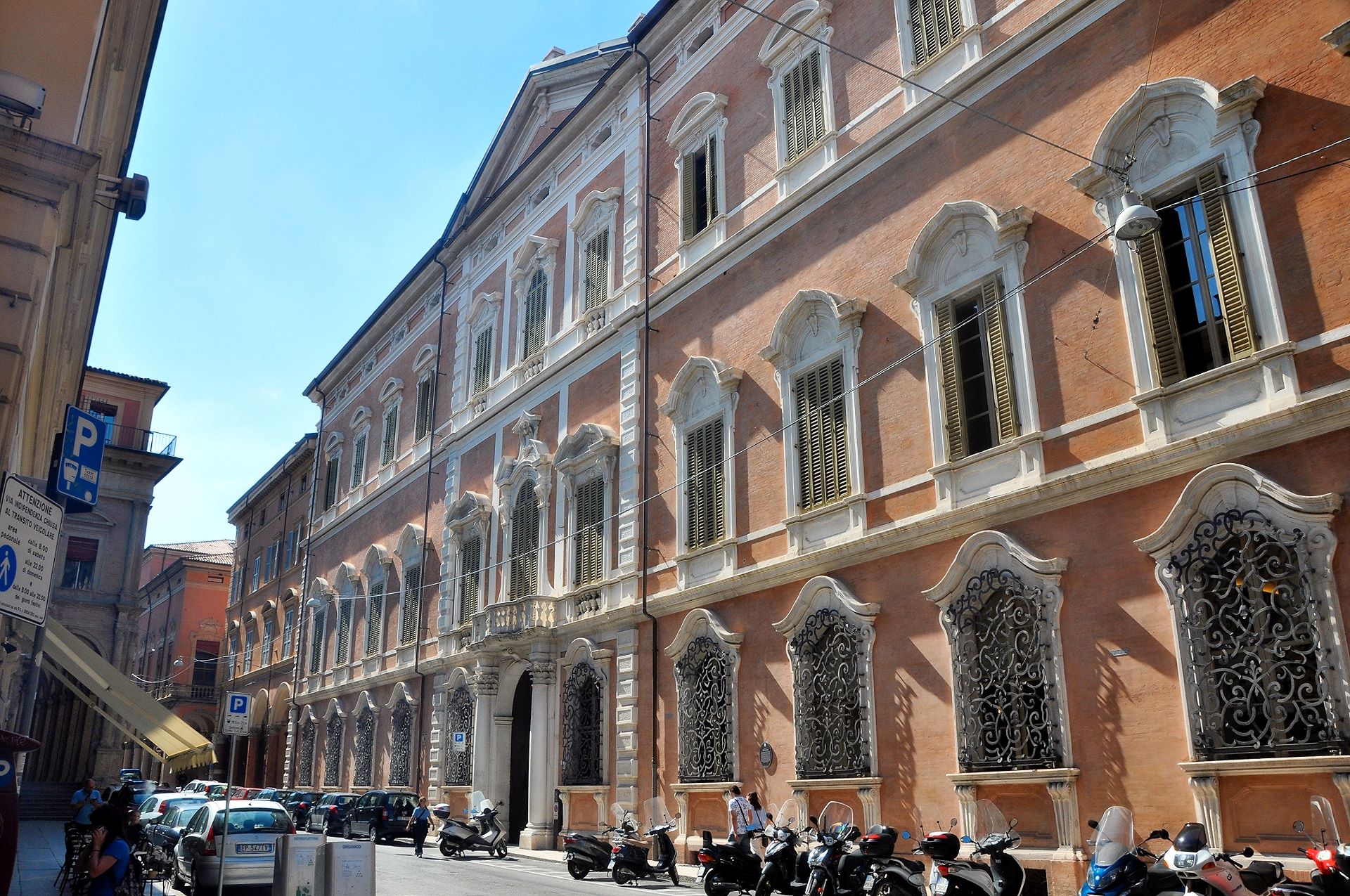 Bologna (Photo license: CC BY 2.0)